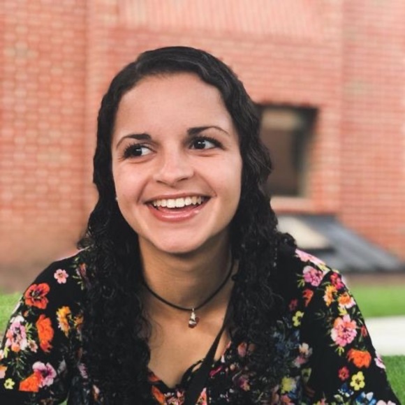 Meet your Posher, Gabi - Picture 1 of 1